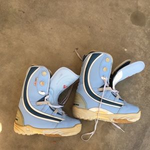 Roxy snowboarding boots - size 7